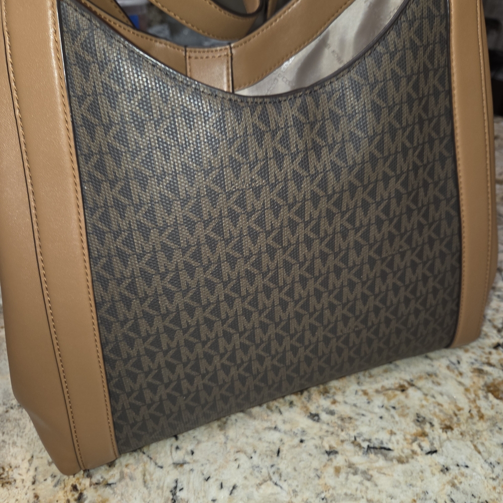 NWT Michael Kors Rosemary Medium Shoulder Tote - Picture 7 of 9
